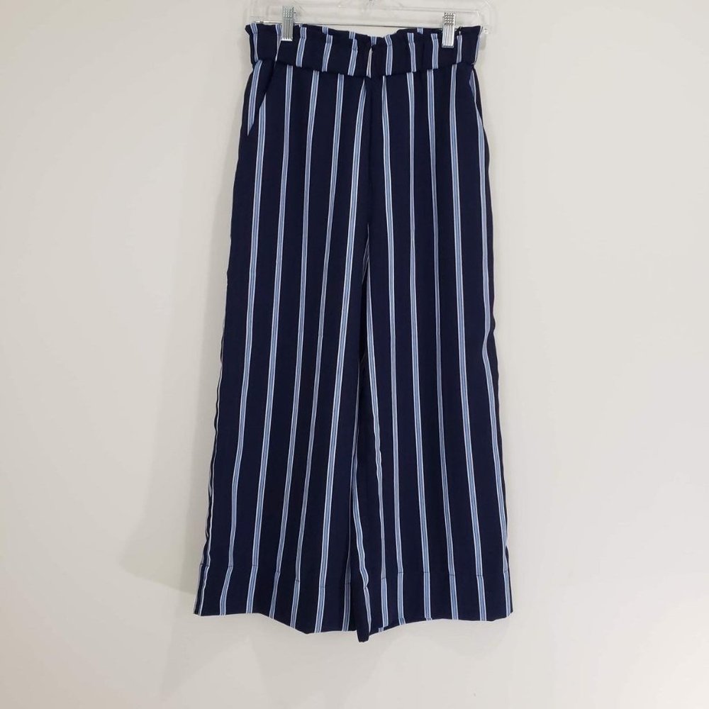 H&M Woman's sz 4 Pants Clam Diggers navy blue with white and silver
